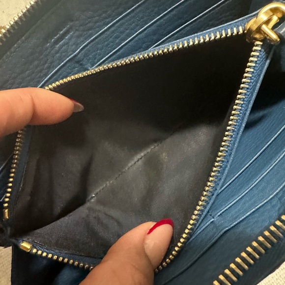 Authentic Blue Prada Wallet - Picture 4 of 5